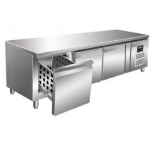 ledusskapī zem galda ar plauktiem, modelis UGN 3100 TN-3S.