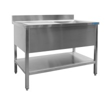 Izlietne ar 1 baseina, labajā pusē - 700 mm dziļums, 1000 mm.